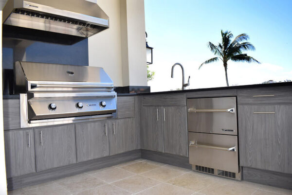 NatureKast Outdoor living - Slab style in Fossil Grey finish